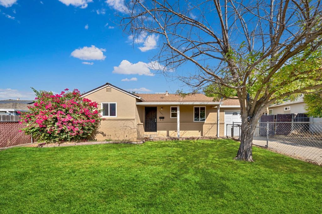 3665 Mcclellan Dr, North Highlands, CA 95660