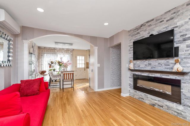 1815 Schermerhorn Street, Merrick, NY 11566