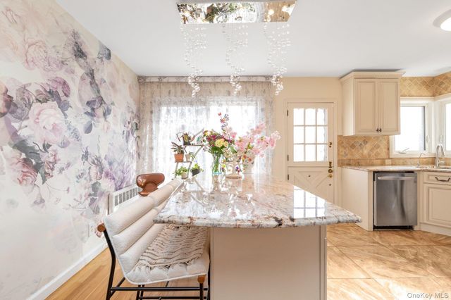 1815 Schermerhorn Street, Merrick, NY 11566