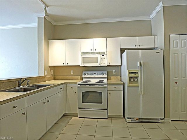 3647 Pine Oak CIR 107, Fort Myers, FL 33916