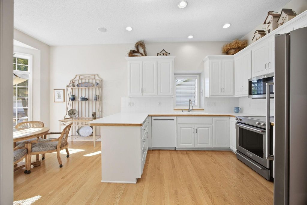 239 Wildflower Court, Vadnais Heights, MN 55127 — photo 4