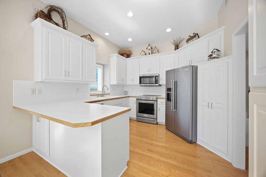 239 Wildflower Court, Vadnais Heights, MN 55127 — photo 5