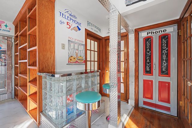 880 Bemis Road, Glen Ellyn, IL 60137