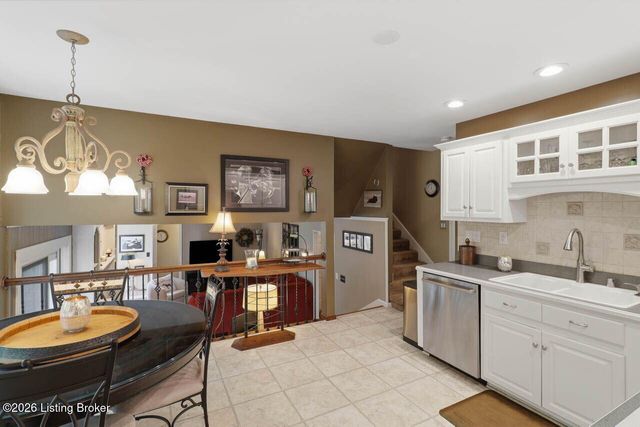 10504 Larkhall Ct, Louisville, KY 40223