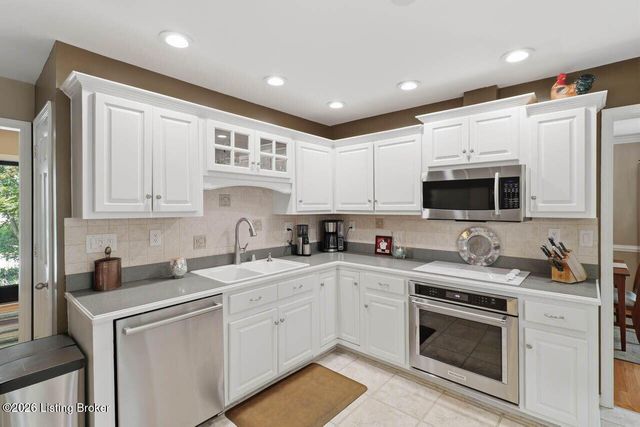 10504 Larkhall Ct, Louisville, KY 40223