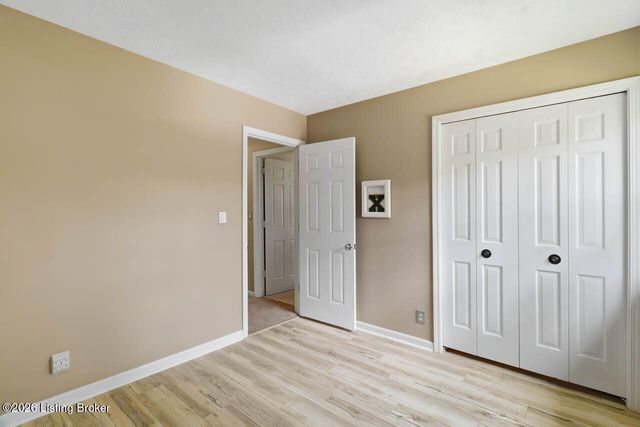 10504 Larkhall Ct, Louisville, KY 40223