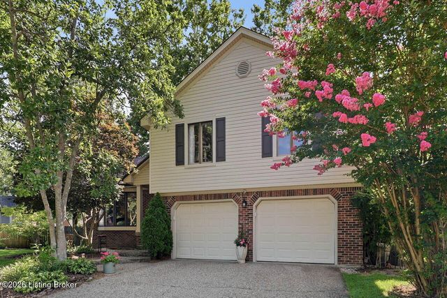 10504 Larkhall Ct, Louisville, KY 40223