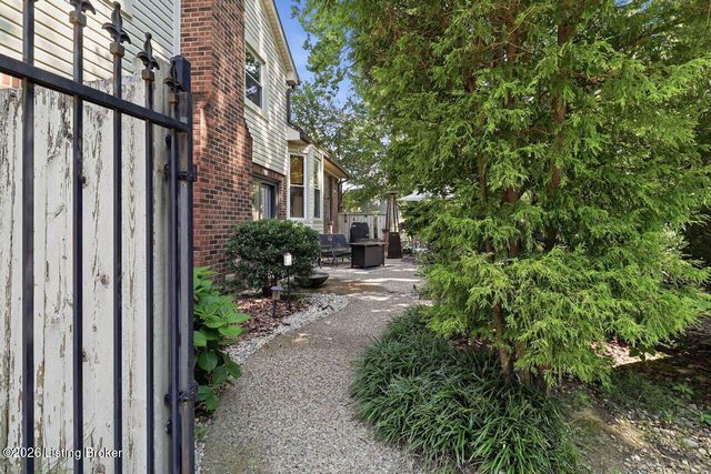 10504 Larkhall Ct, Louisville, KY 40223