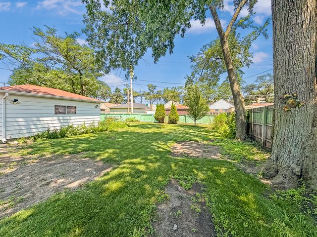 1113 Bristol Avenue, Westchester, IL 60154