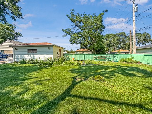 1113 Bristol Avenue, Westchester, IL 60154
