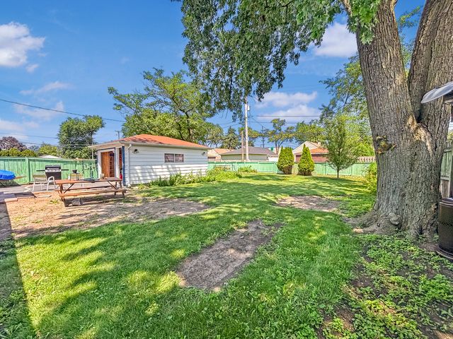 1113 Bristol Avenue, Westchester, IL 60154