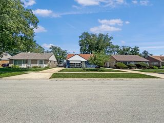 1113 Bristol Avenue, Westchester, IL 60154