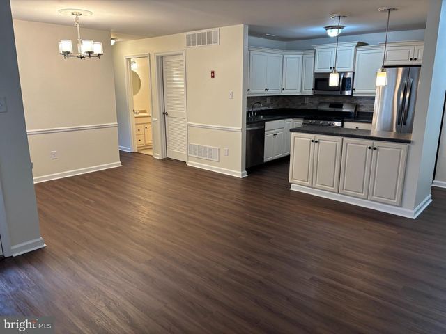 407 DIAMOND DR, Newtown, PA 18940