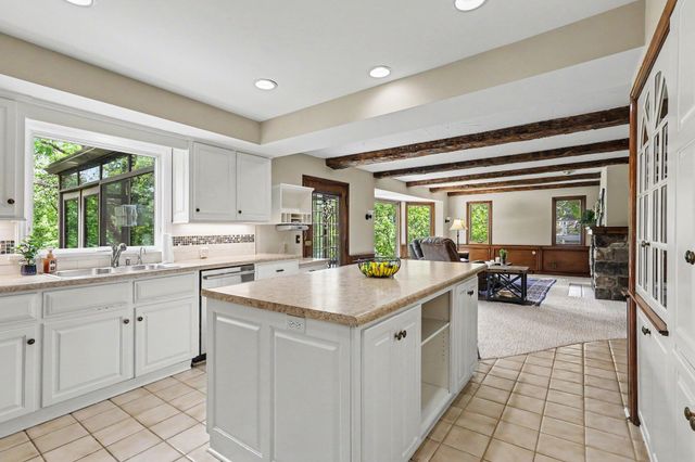 1530 Edgewood Avenue Se, East Grand Rapids, MI 49506