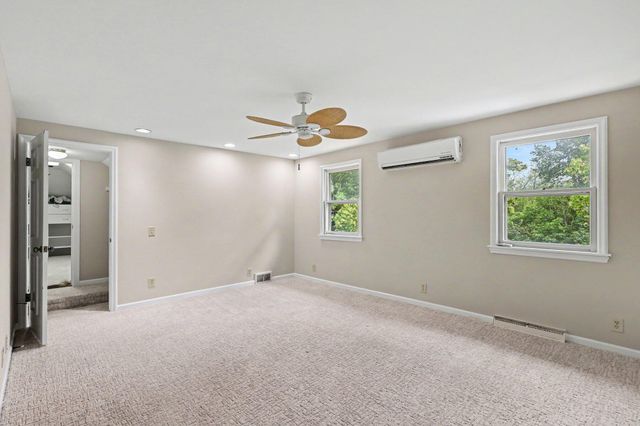 1530 Edgewood Avenue Se, East Grand Rapids, MI 49506
