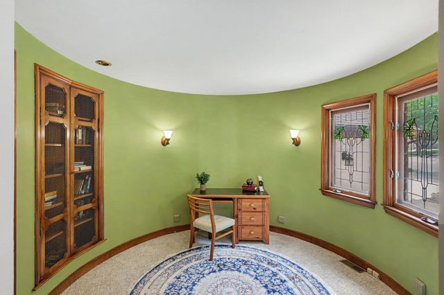 1530 Edgewood Avenue Se, East Grand Rapids, MI 49506