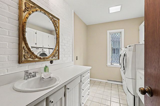 1530 Edgewood Avenue Se, East Grand Rapids, MI 49506