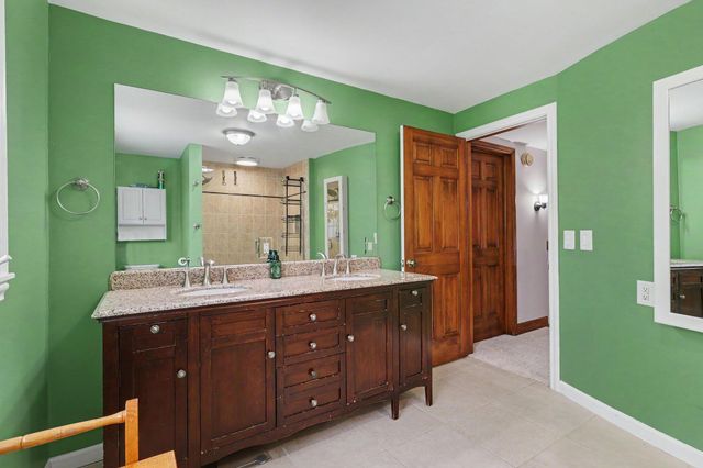 1530 Edgewood Avenue Se, East Grand Rapids, MI 49506