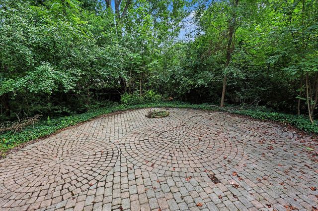 1530 Edgewood Avenue Se, East Grand Rapids, MI 49506