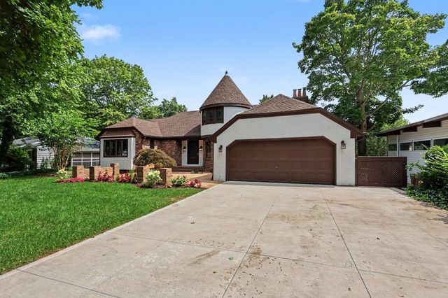 1530 Edgewood Avenue Se, East Grand Rapids, MI 49506
