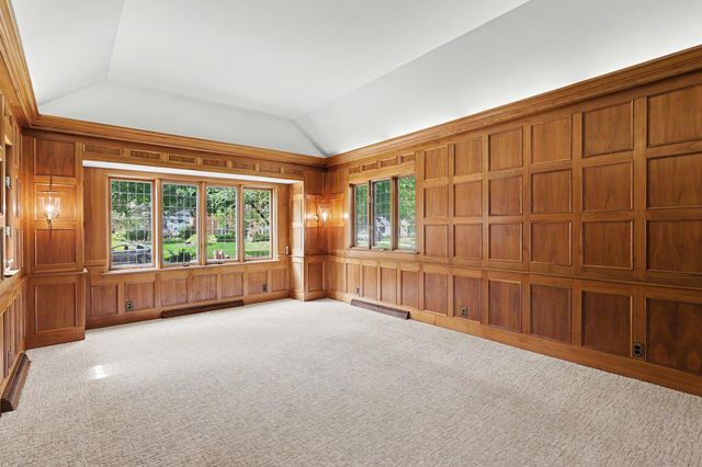 1530 Edgewood Avenue Se, East Grand Rapids, MI 49506
