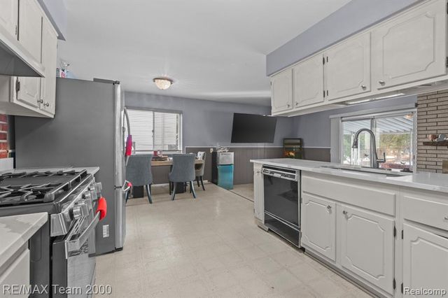 39234 Gloucester Street, Westland, MI 48186