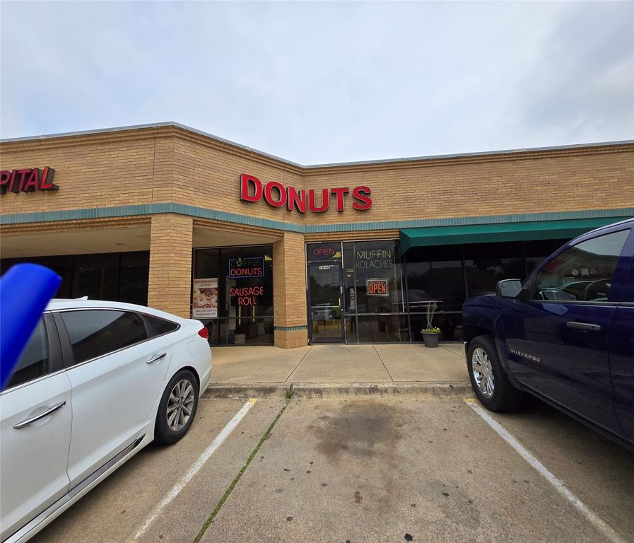 2646 William D Tate Avenue, Grapevine, TX 76051