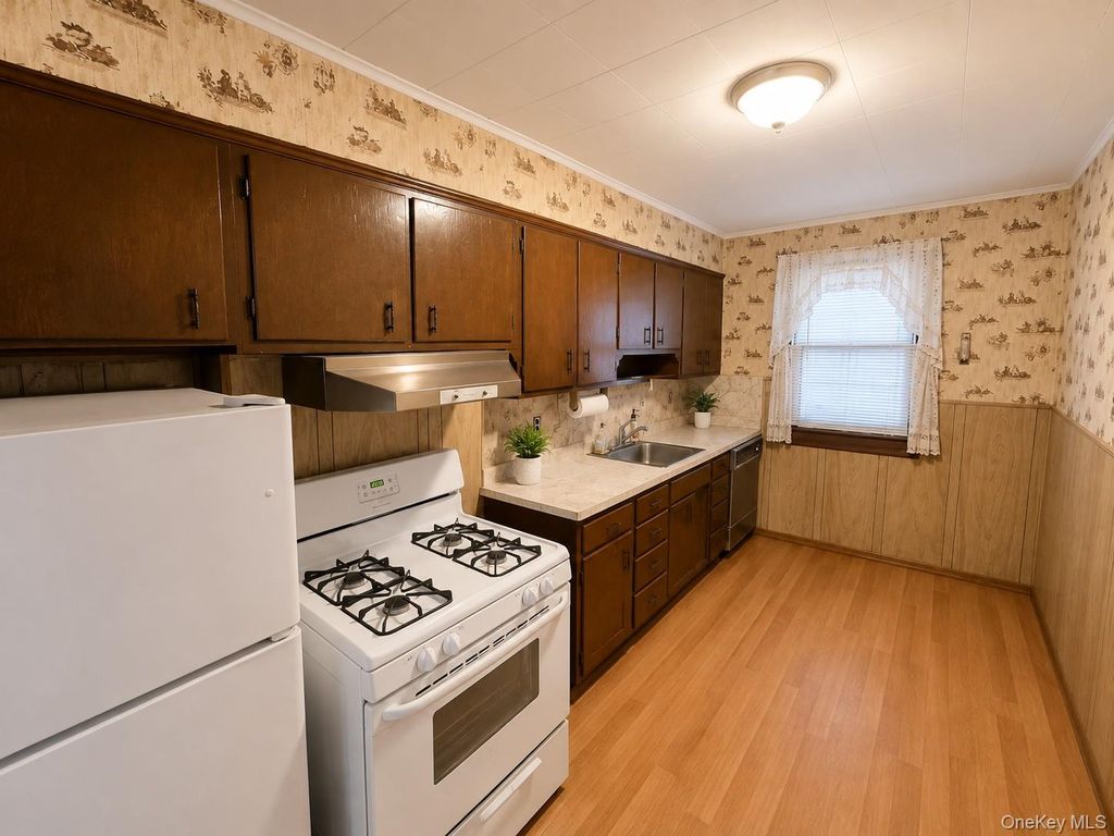 10441 92nd Avenue, Richmond Hill, NY 11418 — photo 5