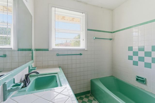 547 McMurray Dr, Nashville, TN 37211