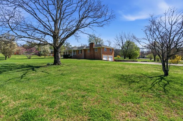 547 McMurray Dr, Nashville, TN 37211