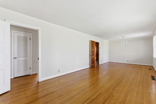 547 McMurray Dr, Nashville, TN 37211