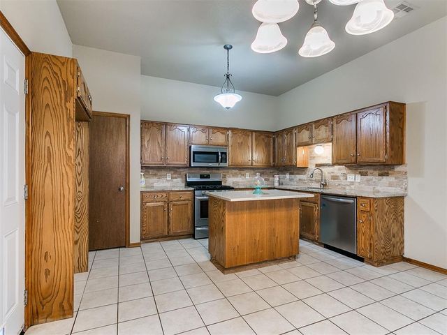 1402 SW 23rd Street, Moore, OK 73170
