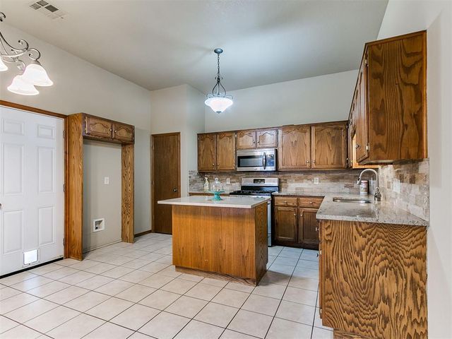 1402 SW 23rd Street, Moore, OK 73170