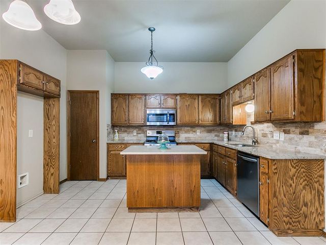 1402 SW 23rd Street, Moore, OK 73170