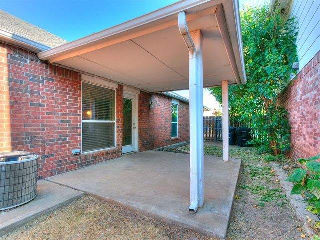1402 SW 23rd Street, Moore, OK 73170