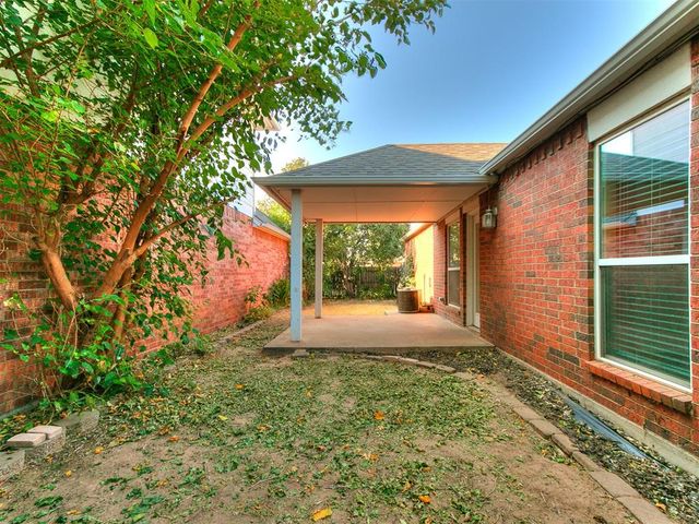 1402 SW 23rd Street, Moore, OK 73170