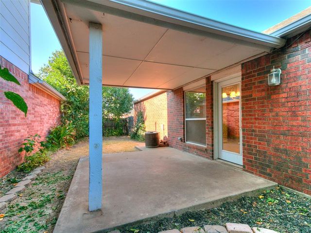 1402 SW 23rd Street, Moore, OK 73170