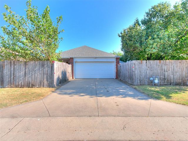 1402 SW 23rd Street, Moore, OK 73170