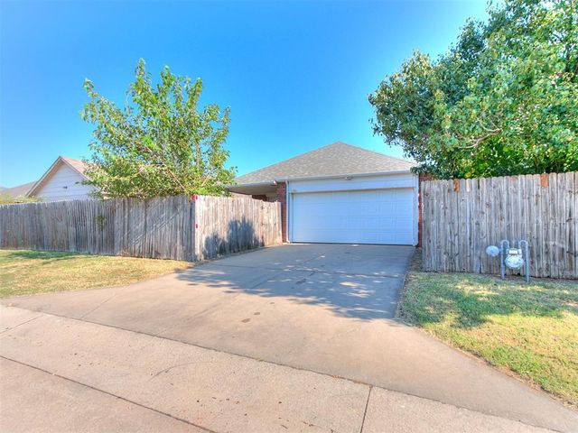 1402 SW 23rd Street, Moore, OK 73170
