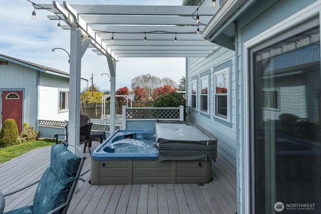 2412 16th Street, Anacortes, WA 98221