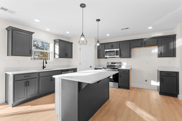 240 Field Road, Powersite, MO 65731