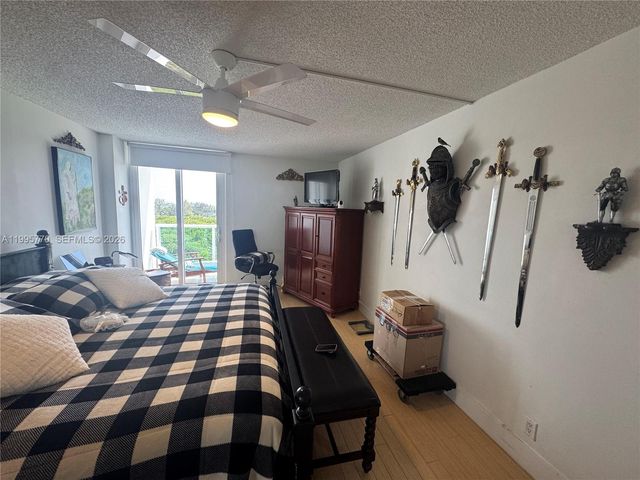 100 Bayview Dr 725, Sunny Isles Beach, FL 33160