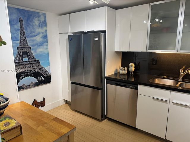 100 Bayview Dr 725, Sunny Isles Beach, FL 33160