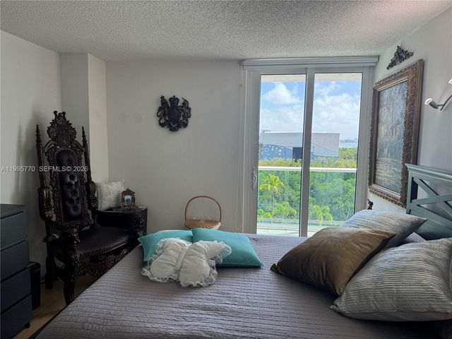100 Bayview Dr 725, Sunny Isles Beach, FL 33160