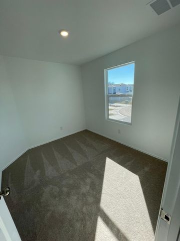 49 Trinity CIR, Lockhart, TX 78644