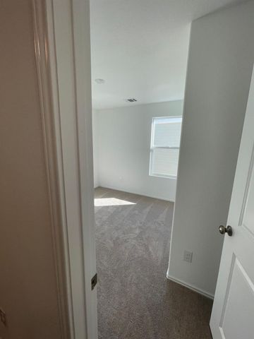 49 Trinity CIR, Lockhart, TX 78644