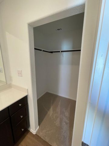 49 Trinity CIR, Lockhart, TX 78644