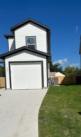 49 Trinity CIR, Lockhart, TX 78644