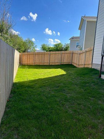 49 Trinity CIR, Lockhart, TX 78644