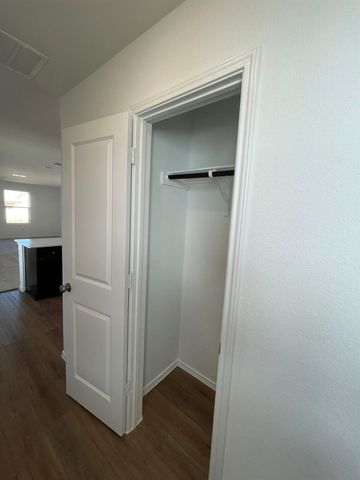 49 Trinity CIR, Lockhart, TX 78644